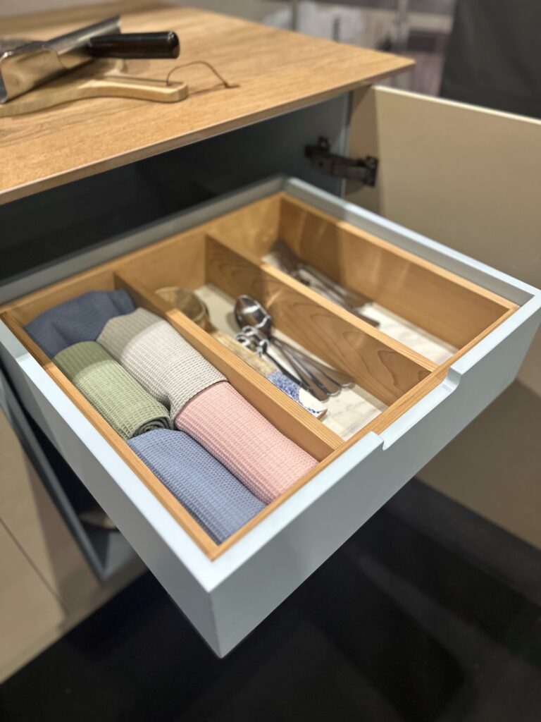 Cutlery drawer inserts for an outdoor kitchen